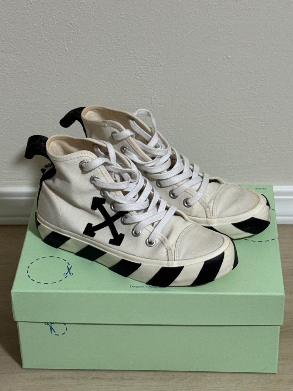 Off-White Men's Mid-Top Sneakers with Black Arrow Logo